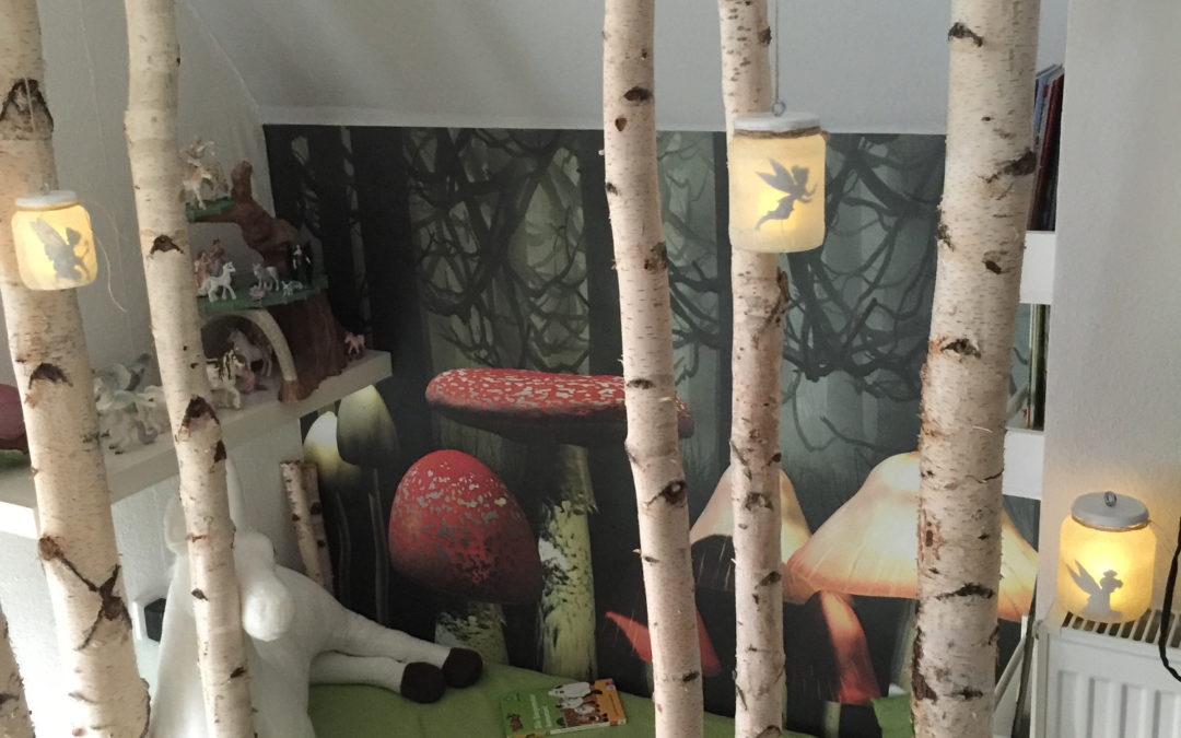 Ein Mädchenzimmer-Traum mit Birkenstämmen